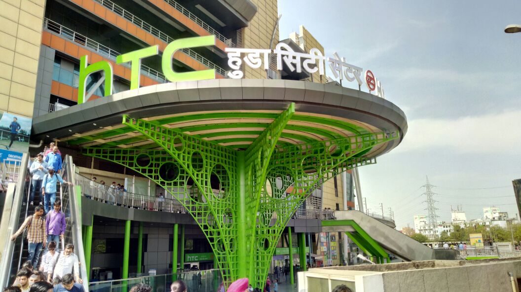 HTC takeovers HUDA City Centre Metro Station, 2017 – 18