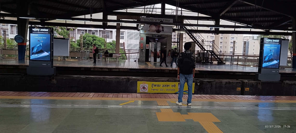 Vijay Sales branded TV crowners @ 12 Mumbai Metro Stations – 2020